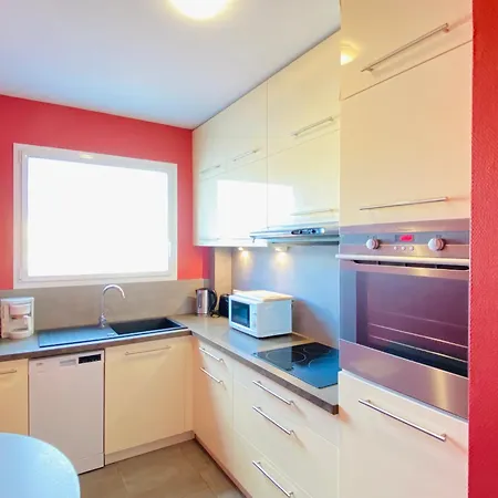 élegant Avec Balcon, Garage Et Wifi En Bord De - Fr-1-92-889 *