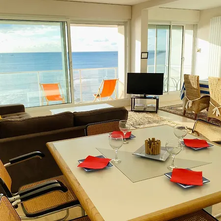 Elegant Avec Balcon, Garage Et Wifi En Bord De - Fr-1-92-889 アパート *